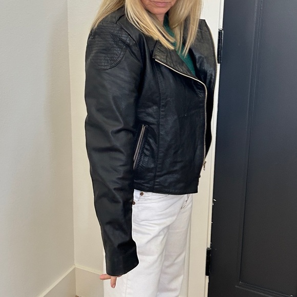 RARE VINTAGE EN KUEROS ARGENTINA 100% GENUINE LEATHER JACKET. SIZE 4 - Picture 1 of 7